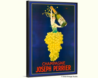 Puede incluir: Póster vintage que anuncia el champán Joseph Perrier. Una mujer vestida con un vestido verde y una corona de uvas sostiene una botella de champán por encima de su cabeza. El fondo es de color azul oscuro.