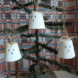 Ghost Ornaments, Primitive grungy Halloween Ghost Decor