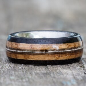 Whiskyfatring: Ebenholts, gitarrstränginlägg, titanfodral
