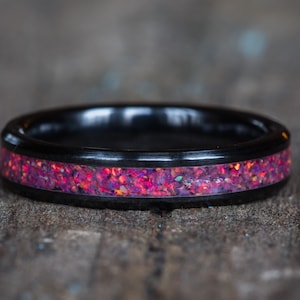 Schlichter Vintage Ring mit roséfarbenem synthetischem Opal, 4 mm Band