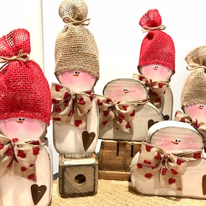 Restocked! Snowman decor. Valentines decor. Valentine Wood snowman. Valentine Snowman. Modern Prims. Valentines Day. Heart snowman.
