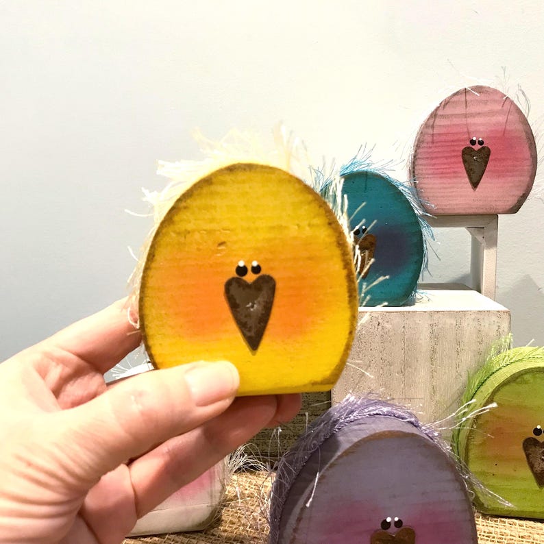 One Wood peep. Baby peeps. Easter wood decor. Tiered tray decor. Spring wood decor. Spring decor. Easter chicks. Modern Prims. Easter decor. zdjęcie 4