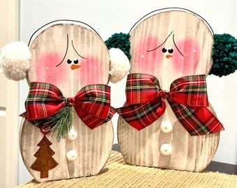 Snowman decor. Winter snowmen with earmuffs. Winter home wood decor. Wood snowmen. Christmas home decor. Modern Prims. Wooden snowman.