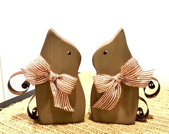 Fall wooden squirrels. Fall tiered tray. Fall decor. Fall squirrel. Acorn wood decor. Modern Prims. Fall wood squirrel. Halloween decor. Nut