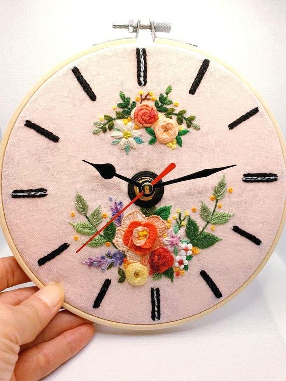 刺繍枠時計、手刺繍時計、花柄壁掛け時計、室内装飾、花好きの方への