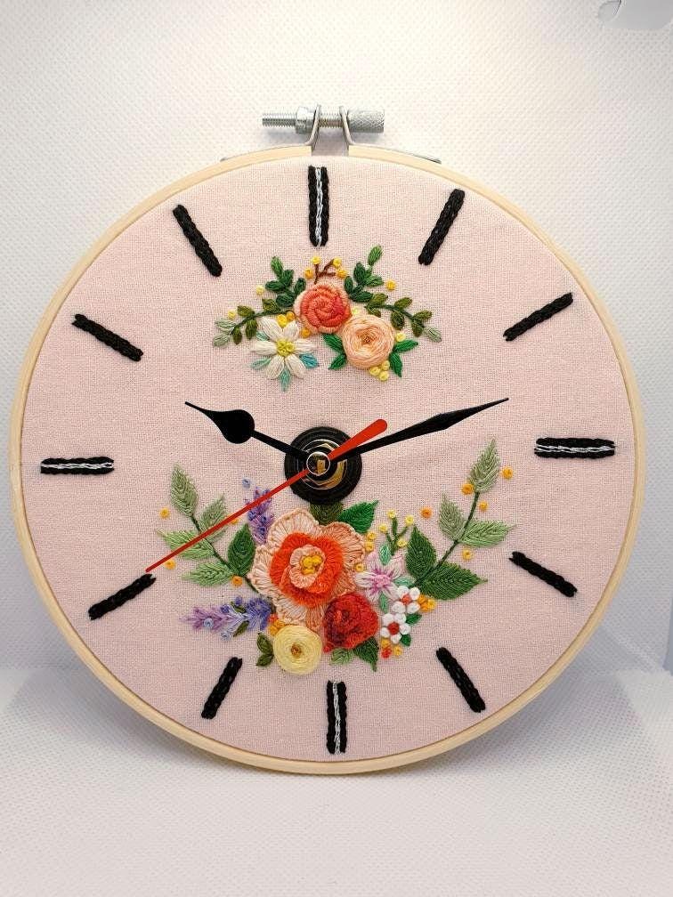 刺繍　壁掛け時計　ぶりこ付き 刺繍 壁掛け時計 ぶりこ付き Amazon.co.jp: モダンな振り子時計