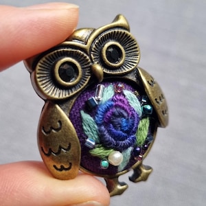 Hand Embroidered Owl Brooch, Owl Lover Brooch, Floral Owl Brooch, Vintage-inspired jewelry, Gift for Mum, Gift for her, Mother&#39;s Day Gift