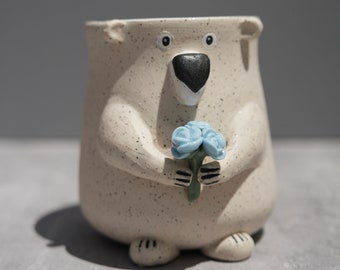 Taza de oso de reserva / taza de cerámica hecha a mano de oso / taza de oso lindo / regalo de oso / oso con rosas azules / oso con flores