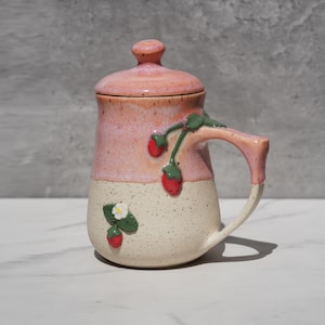 Preorder - Strawberry Mug And Plate / handgemachter Erdbeerbecher