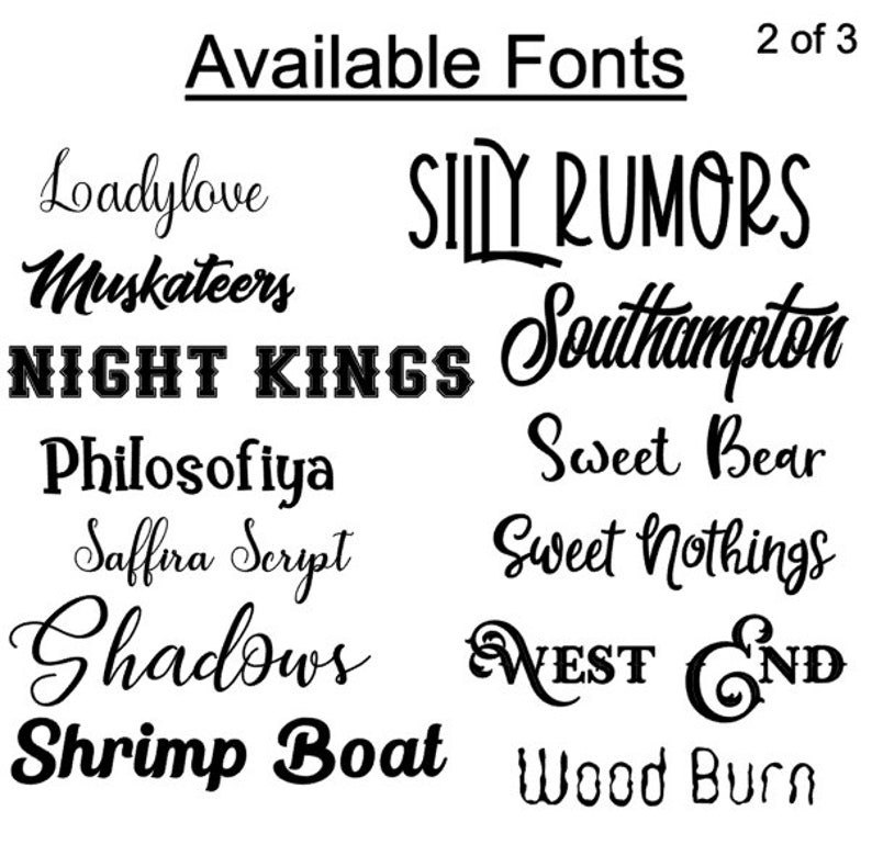 Puede incluir: Una lista de fuentes disponibles para usar en un proyecto de dise&ntilde;o. Las fuentes se muestran en texto negro sobre un fondo blanco. Las fuentes incluyen: Ladylove, Musketeers, Night Kings, Silly Rumors, Southampton, Philosofiya, Saffira Script, Sweet Bear, Sweet Nothings, Shadows, West End, Shrimp Boat y Wood Burn.