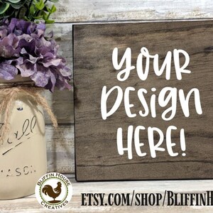 Puede incluir: Un letrero de madera marr&oacute;n con texto blanco que dice "your design here!" El letrero est&aacute; sobre una superficie de madera. Etsy.com/shop/bliffinhouse
