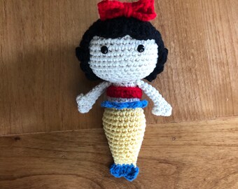 Sirena all'uncinetto Biancaneve, sirena principessa Disney, sirena amigurumi, principessa Biancaneve