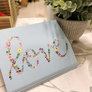 Tarjeta de felicitación con amor floral