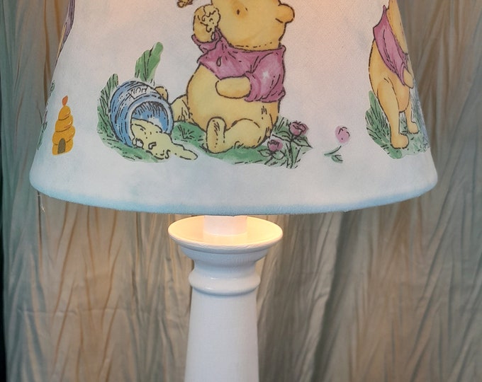 Classic Winnie the Pooh Nursery Lamp, Winnie the Pooh Honeypot Bumblebee Baby Lamp, /baby Gift