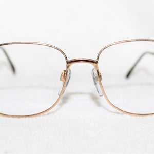 Vintage Womens Luxottica Sara Goldtone Metal Eyeglass Frame, NOS, Avant Garde, 52-16-135, New Old Stock Frame, Eyeglasses item 5 image 2