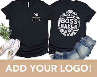 Könnte beinhalten: Ein schwarzes T-Shirt mit einem weißen Logo auf der Vorderseite und einer weißen Grafik auf der Rückseite, die "Boss Baker!" sagt, umgeben von Back-Icons.