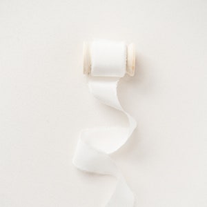 Weißes Seidenband - Ausgefranstes Seidenband mit Spule, Hochzeit Brautstrauß Band, Hochzeitseinladung Seidenband