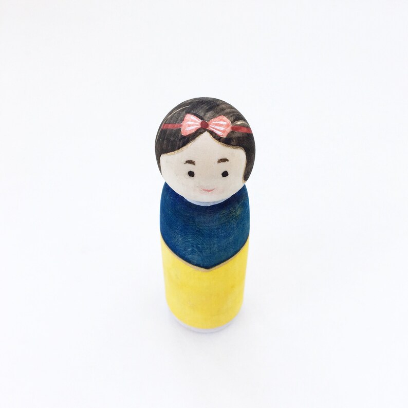 snow white peg doll