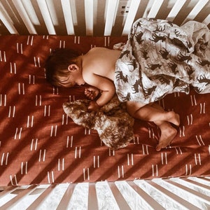 Muslin crib best sale sheet cinnamon mudcloth