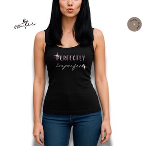 Perfekt unperfektes Shirt für Frauen&Teens, Selbstliebe Glitzer T-Shirt, Festival Outfit, empowerndes Geschenk, lässiges Vibe, Soft Fit Top, Glitzer Shirt