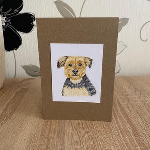 Hand gezeichnete Yorkshire Terrier Geburtstagskarte, individuell Hand illustriert und kann personalisiert werden. Ein originales Kunstwerk