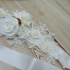 Wedding Lace Flower Belt. Bridal Belt, Ivory lace pearl belt, Bride Sash, wedding sash, Bridal dress flower belt, Summer wedding