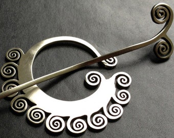 Broche para chal en espiral (latón blanco, prendas de punto, prendas de crochet, joyería, único, hecho a mano, comercio justo, cierre, accesorio)