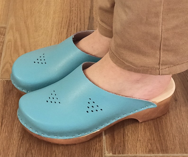 clog mules flat
