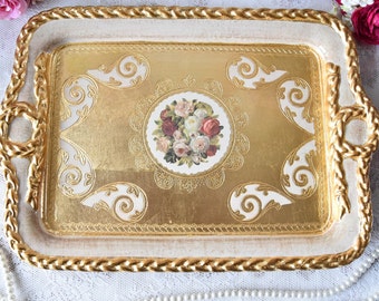 Bandeja de madera italiana hecha a mano de color marfil con forma rectangular.