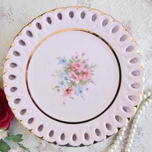 Pink porcelain openwork dessert plate with flower decorations and 24 carat gold by VV