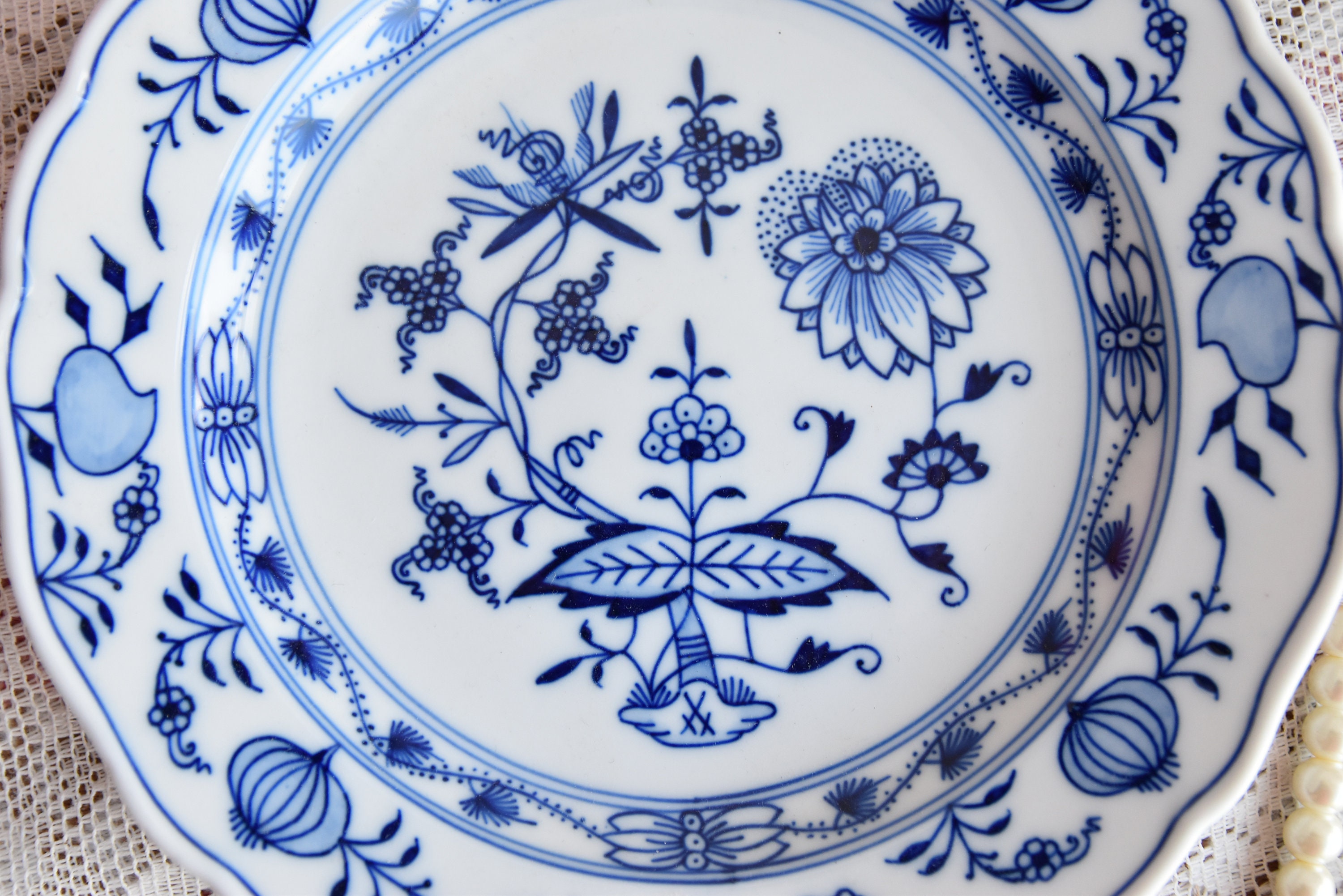 20ème Siècle Assiette de Service 1er Choix Motif Épée Marque de Porcelaine de Meissen en vente sur