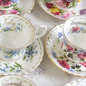 Ensembles vintage de tasses et soucoupes à thé Fleurs du mois pour homme Royal Albert tous les mois image 7