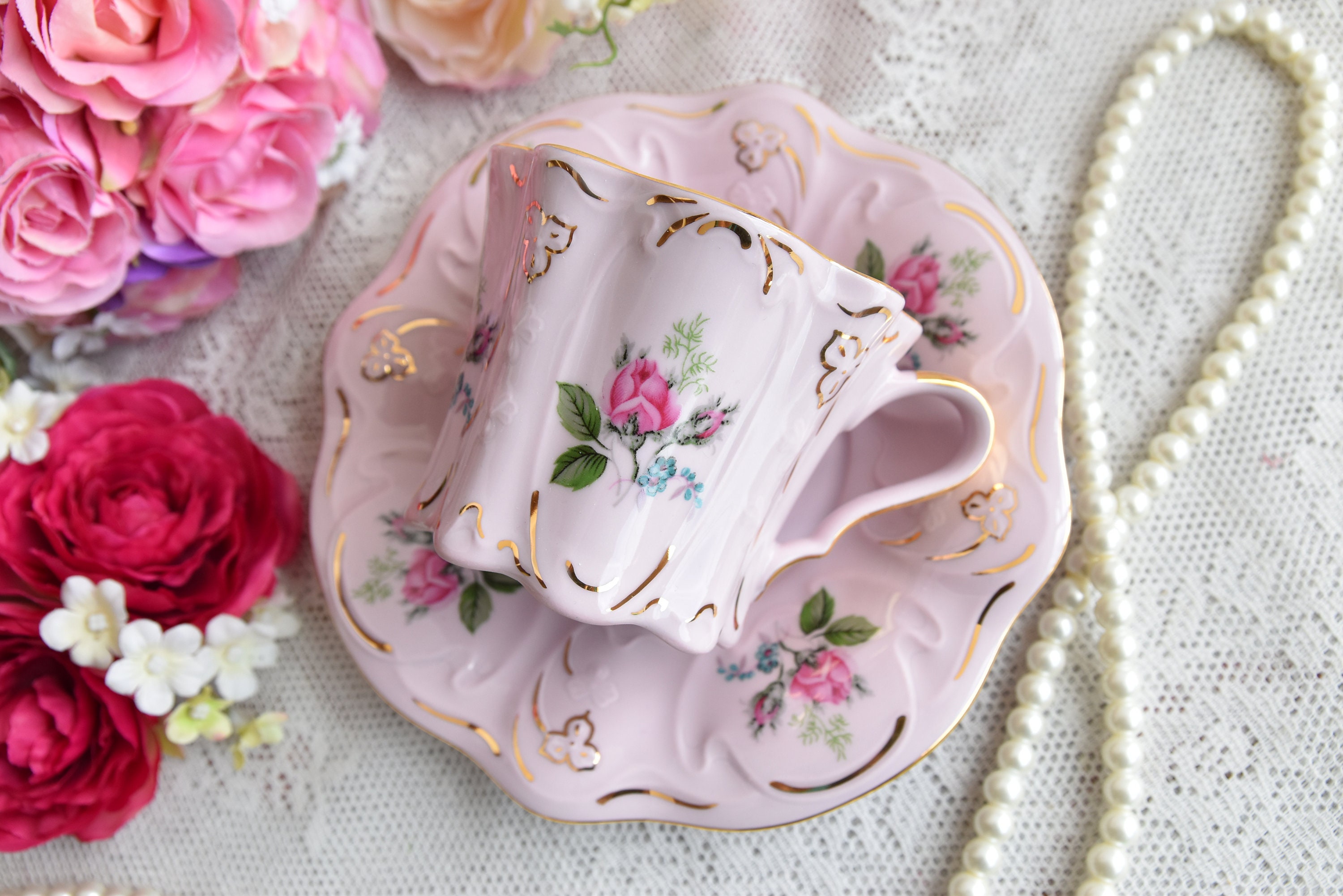 ピンクの花柄ティーカップ＆ソーサー（金縁） - Etsy 日本