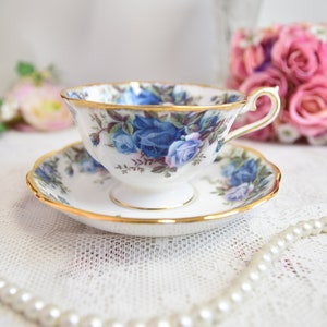 Xícara e pires Royal Albert Moonlight Rose Avon, porcelana vintage, fabricado na Inglaterra