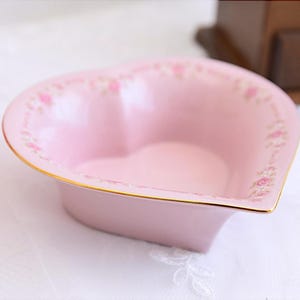 Pink Porcelain Heart Bowl with Gold Rim and Floral Garland – Elegant Hand-Gilded Vintage Style Dish