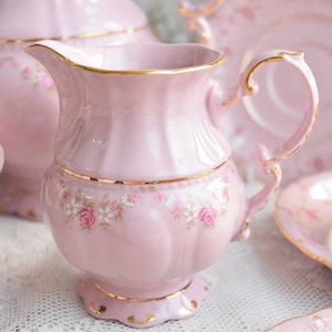 Pink porcelain coffee set with floral and gold decorations image 6