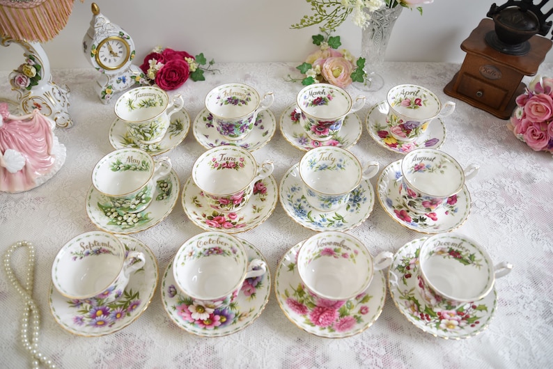 Ensembles vintage de tasses et soucoupes à thé Fleurs du mois pour homme Royal Albert tous les mois image 2