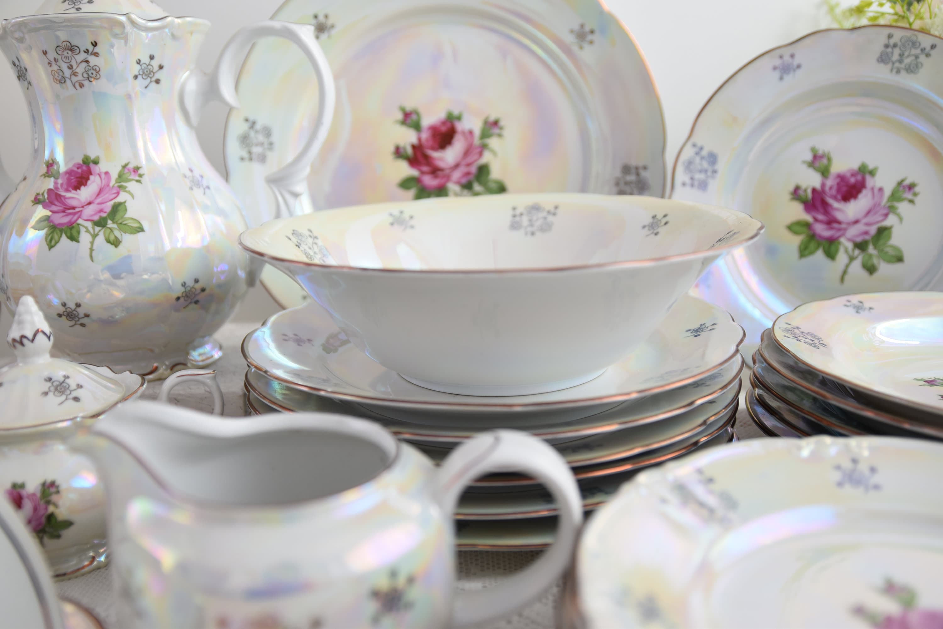 KAHLA 食器セット Vintage Kahla Iridescent Porcelain Dinner Set, Pink Rose Motif
