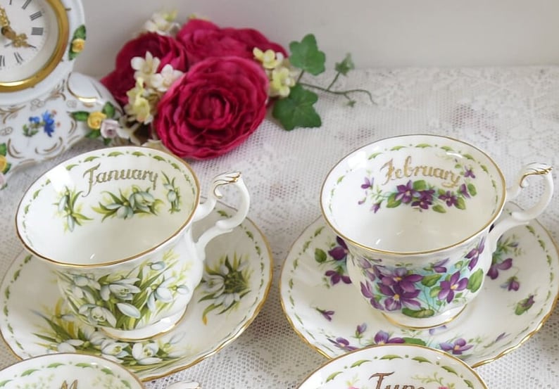 Ensembles vintage de tasses et soucoupes à thé Fleurs du mois pour homme Royal Albert tous les mois image 4