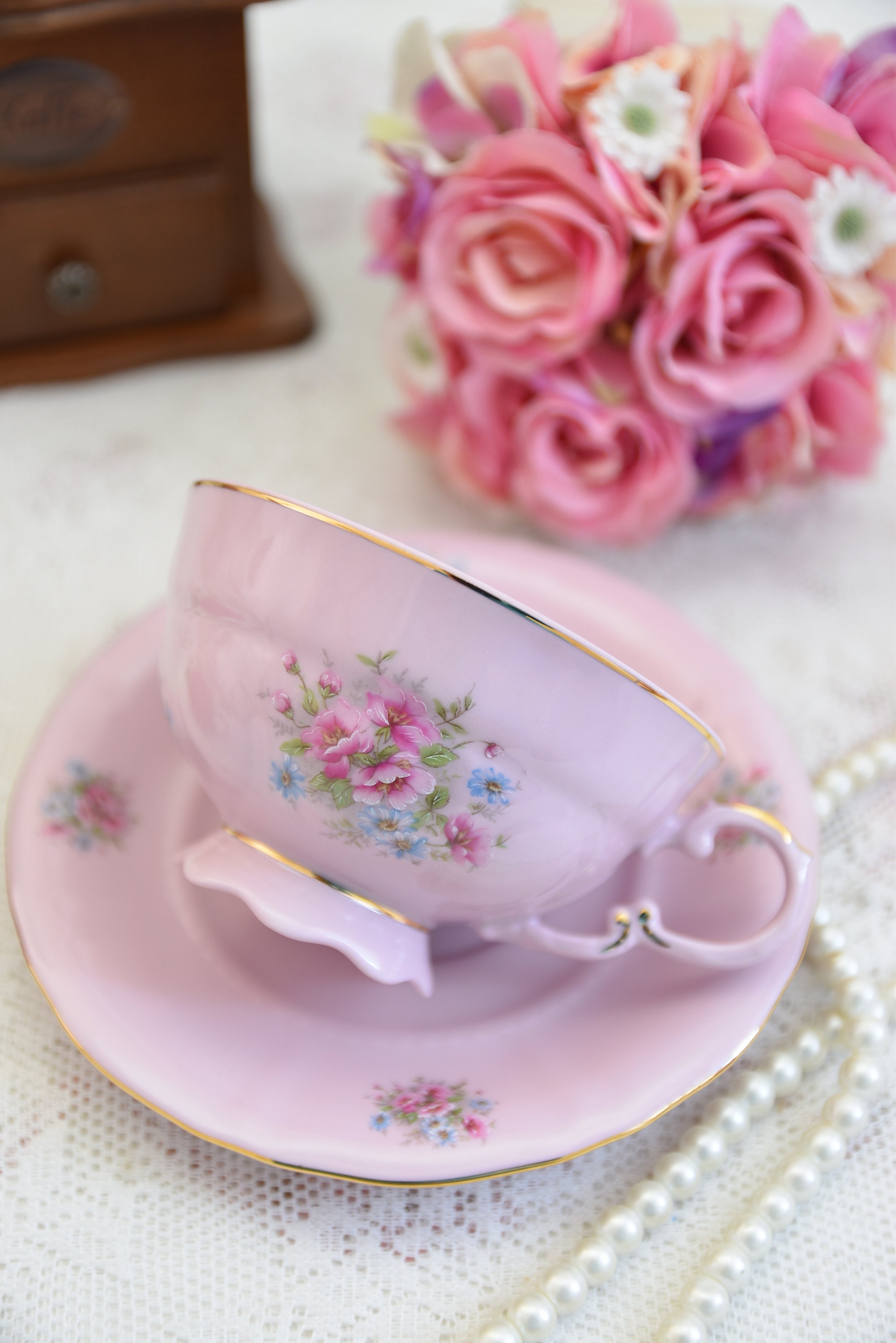 ピンクの花柄ティーカップ＆ソーサー（金縁） - Etsy 日本