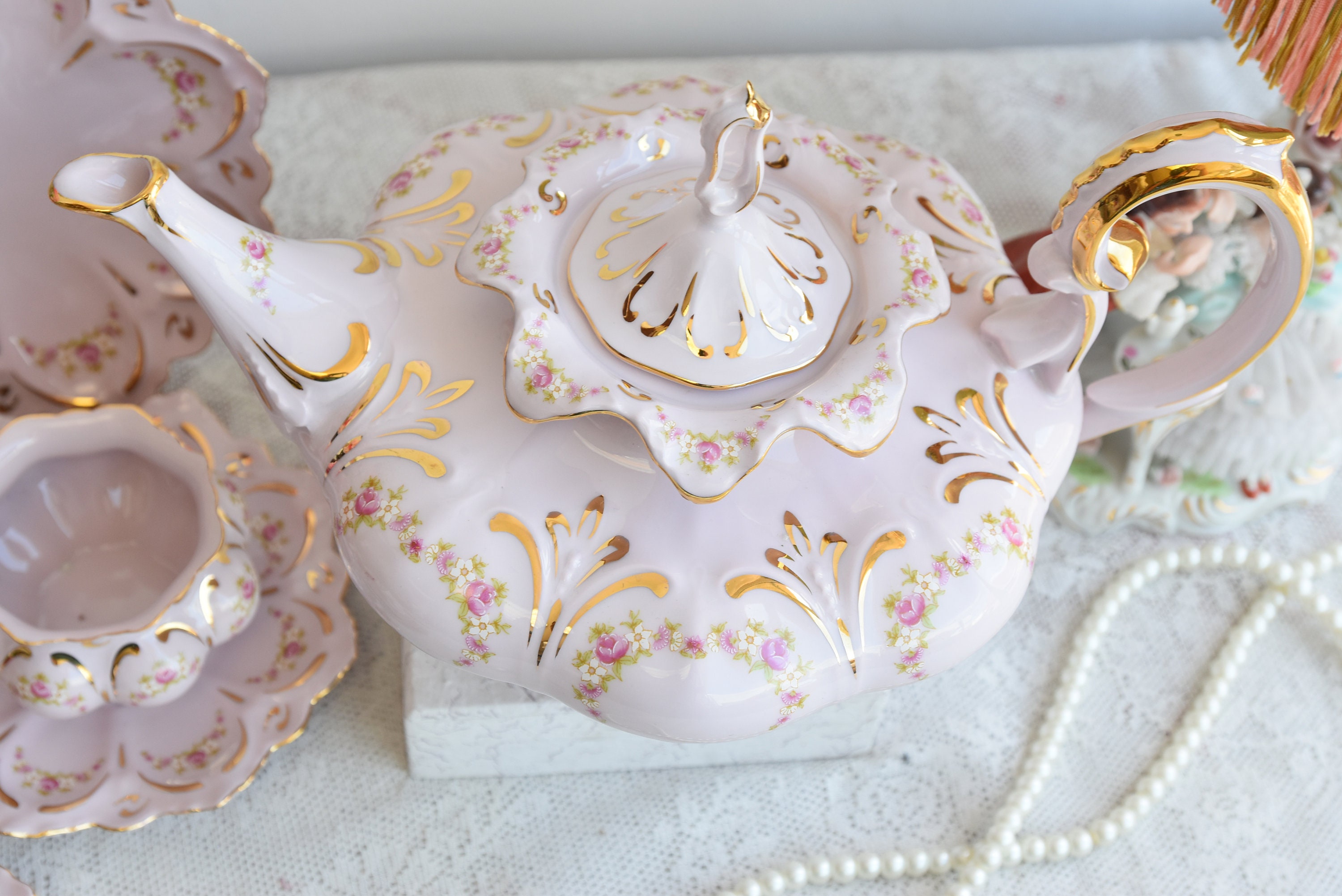 Tea Pot Ceramic Pink Rose Ivory Vintage Floral with Gold Leaves Edge Cute  29 OZ