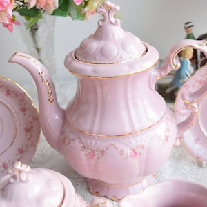 Pink porcelain coffee set with floral and gold decorations image 3