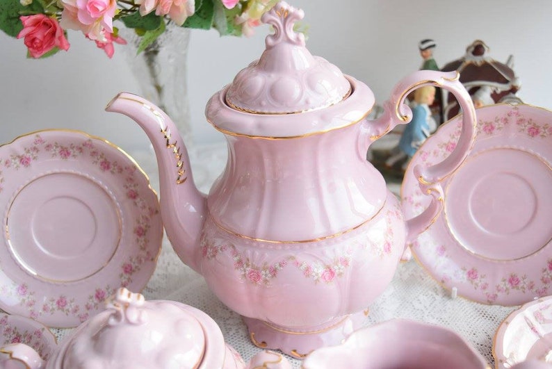 Pink porcelain coffee set with floral and gold decorations image 3