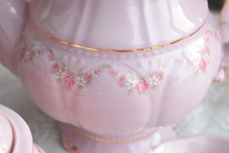Pink porcelain coffee set with floral and gold decorations image 5