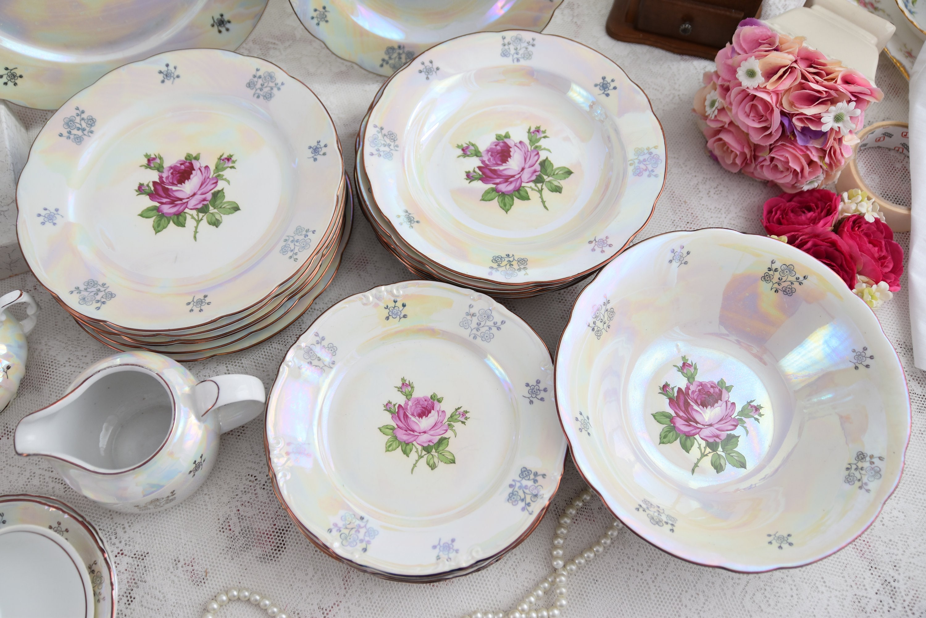 KAHLA 食器セット Vintage Kahla Iridescent Porcelain Dinner Set, Pink Rose Motif