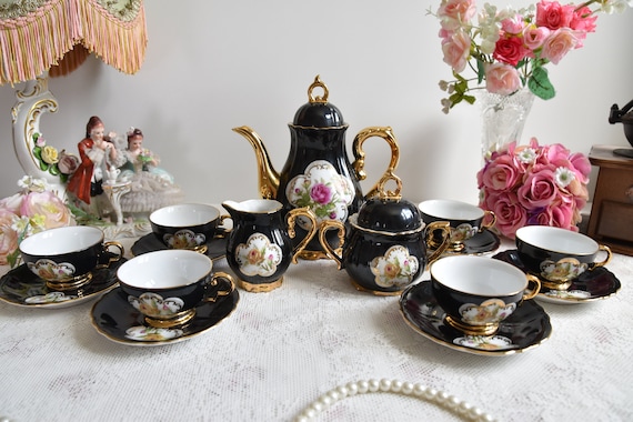 Deutsches Vintage Mokka-Kaffee-Set - Schwarzes Porzellan mit Golddekor und floralen Medaillons