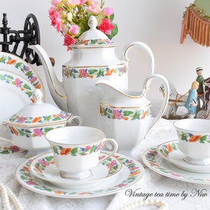 Hutschenreuther Tea Set – Vintage Floral Garland Porcelain with Gold Trim, Germany