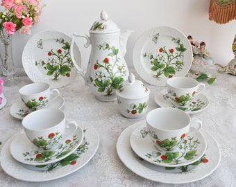 Schumann Arzberg porcelain tea set with wild strawberry motif – vintage Bavarian design