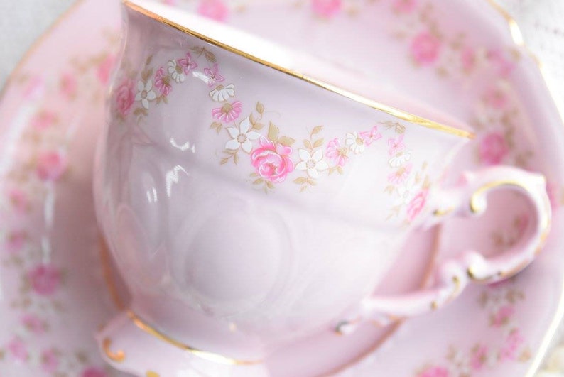 Pink porcelain coffee set with floral and gold decorations image 10