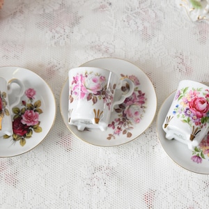 Bavaria Miniature Tee-Trio-Set, Vintage Florale Porzellan Mokkatassen mit Goldrand